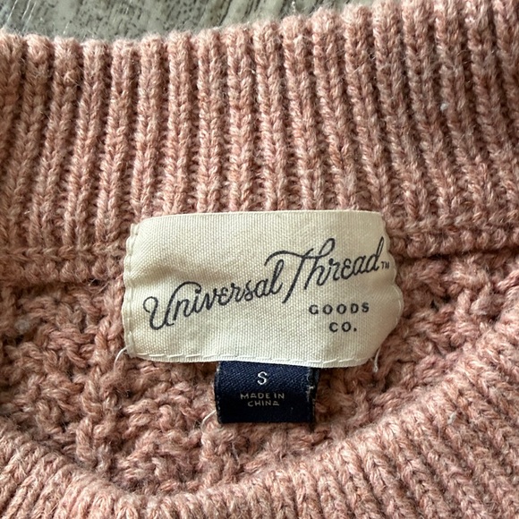 Women’s Universal Threads Pink Knit Sweater - Picture 2 of 3